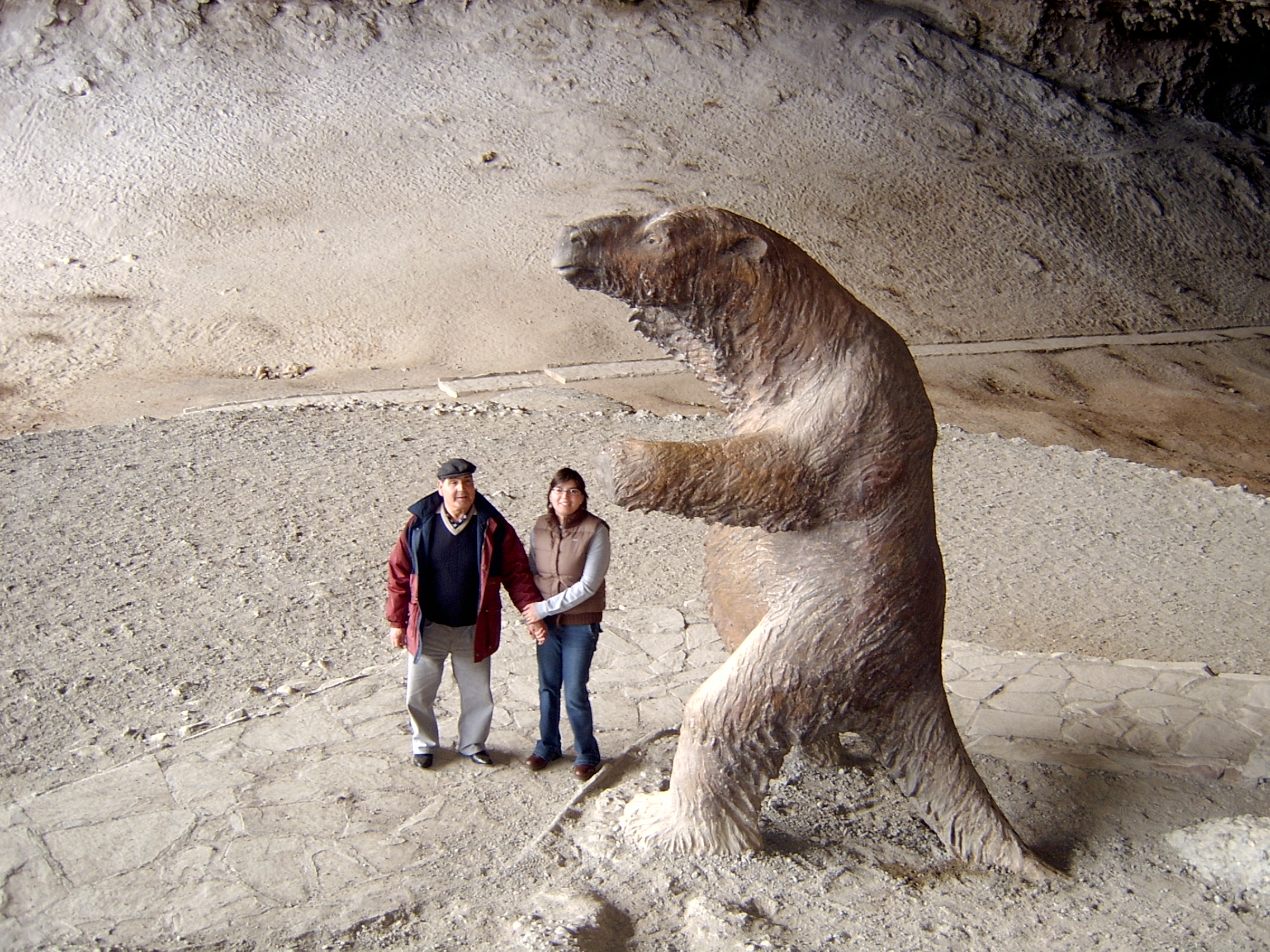 CUEVA DEL MILODON Red Maestros de Maestros